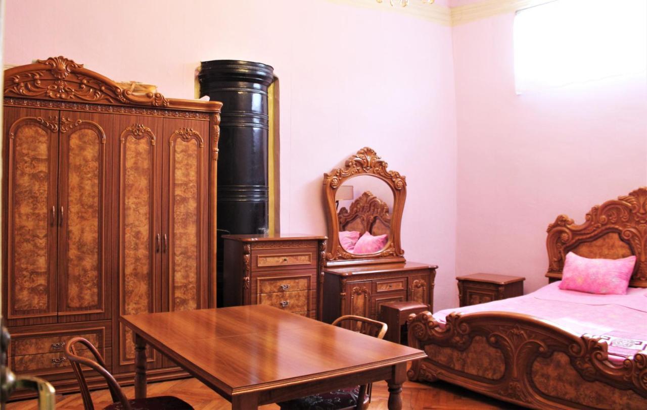 Guesthouse Medea On Pushkini 4 Kutaisi Dış mekan fotoğraf