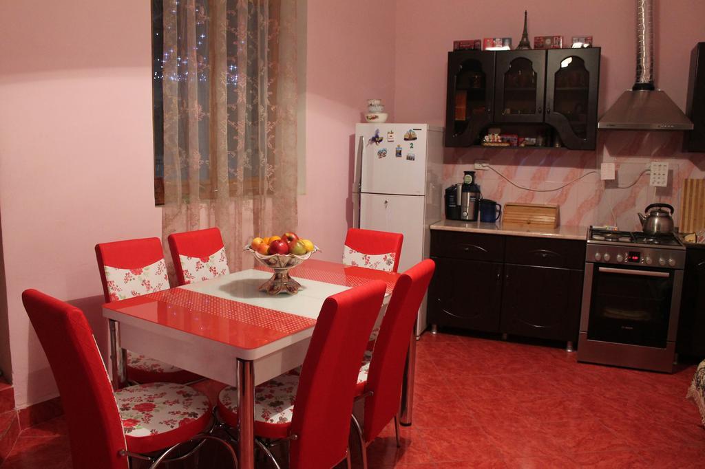 Guesthouse Medea On Pushkini 4 Kutaisi Dış mekan fotoğraf